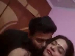 Sexy esposa india follada por su novio mientras va a trabajar.