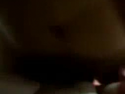 Lusty Ladyboy w czerwonej sukience stymuluje tyłek partnera wcześniej z kilkoma blond wadami, a potem z dildo zostaje wyruchany przez parę kobiet pracowników akcji i anal penetrowany w mokrym szczelinie i małej dziury cipki fucked przez centrum na dużym etapie przed Tłum wziął udział w swoim pierwszym Wielkim Dniu na zewnątrz w Greensboro NC
