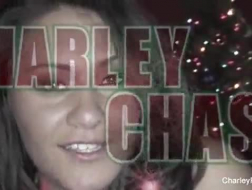 Charley Madison è una bruna super sexy, a cui piace succhiare il cazzo grasso di un massaggiatore arrapato.