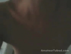 Sexy amateur POV meisje krijgt haar poesje geramd door haar webcam