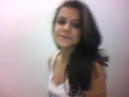 Hermosa chica de la webcam da un apretado golpe abierto a su cliente