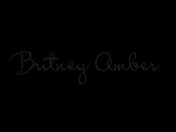 Blonde meid, Britney Amber en haar hete stiefmoeder hebben een geweldig triootje in haar slaapkamer