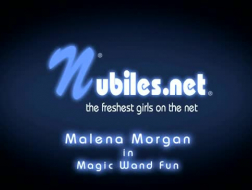 Malena Morgan est une superbe bombe d'ébène qui aime se faire doublement baiser en fin d'après-midi.