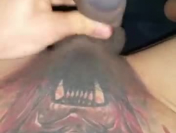 Adolescente tatuado fura e fica fodido