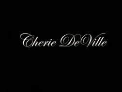 Sexy Cherie Deville bood haar gepiercede poesje aan een zwarte man aan, omdat ze een goede neukbeurt nodig had
