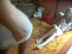Jana Novi está fazendo sexo anal suave no banheiro, durante uma debulhadora com seu novo amante