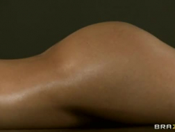 Asa Akira pieprzona przez masażystę po masażu natryskowym