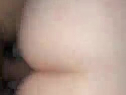Geile Aziatische hoer speelt met haar kutje op webcam