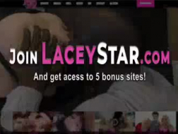 Getatoeëerd blondje, Lacey Manson zuigt de lul van haar stiefzoon en wordt van achteren geneukt