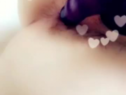 Nena con penetración anal chupando para recibir semen