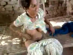 Punjabi sexy masturbación solo muestra tetas enormes milf jugando con su coño mojado