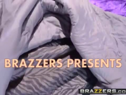 Brandy Aniston Kinky MILF anal follada con una correa en la polla en brittage.tv