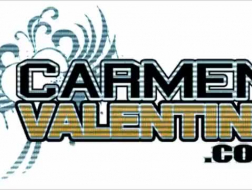 Carmen Valentina espalha as pernas para pau