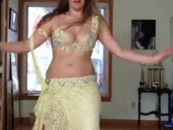 Hot Arab Aisha ama piacere orgasmi e scopare uomini dalla sua casa nel vero porno