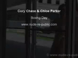Cory Chase se hipnotiza y habla para tragar la última gota CUM
