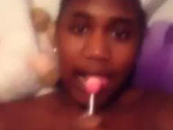 Ebony Teen lo ama en su culo comiendo semen después de coño lollypop follada duro