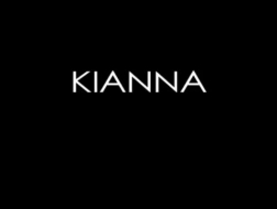 La voluptueuse brune, Kianna Dior, se fait baiser par derrière tout en portant des bas et des collants érotiques.