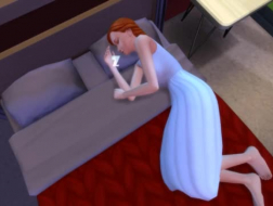 Горячая молодая мама трахается на белом диване
