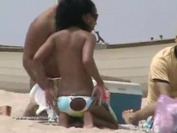 Nudistisk kvinne skal på ferien uten bikinien sin, fordi hun liker faen deres.