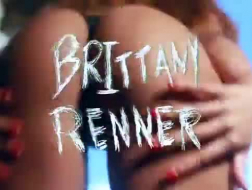 Brittany Black tryska, zanim mocno się pieprzy, mając nadzieję, że spermę się w ustach
