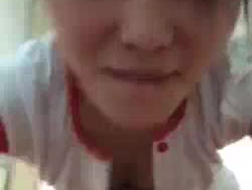 Drobna chińska amatorka pieprzy chłopaka swojego przyjaciela, zanim zostanie przybita