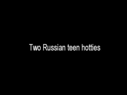 Jonge Russische hete meiden die een hoofd geven
