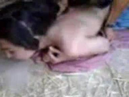 Lesbos insaciables disfrutan de un orgasmo tras una orgía en grupo en POV.