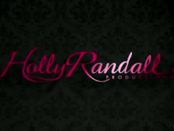 Riley Reid et Rocco Siffredi profitent d'une occasion de baiser leur belle-fille pour leur remonter le moral.
