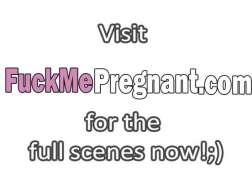 Napalona blondynka w ciąży bierze go od tyłu na kamerce internetowej