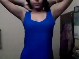 Garota indiana sexy decola e leva de volta