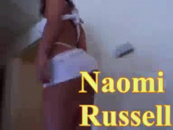 Sexy Russell Delle danste in de nachtclub en gaf een prachtige handjob aan haar beste vriend.