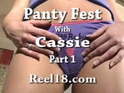 Panty exótica disparó durante una entrevista de Presex.