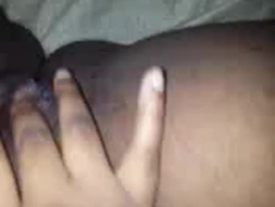 Une petite amie tchèque salope avec de gros seins se fait claquer sur la bite dure du gars noir