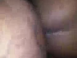 Twee zoete twinks hebben seks op webcam.