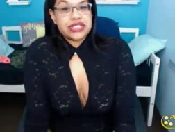 Сушечная, черная девушка со очками, Дженис Гриффит дает бесплатные секс -уроки супер возбужденным парням