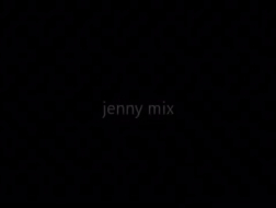 Jenny Brooks es una milf negra humeante a la que le gusta tener una polla blanca dentro de ella.
