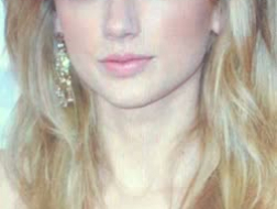Taylor Swift er en røykende hot teen brunette som liker å onanere og suge pikk