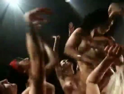Scena video di Euroherb nuda con ragazzi che hanno succhiato il suo cazzo di tidetti