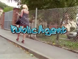 Public Agent - Eine scharre Masseuse mit klassischen Titten