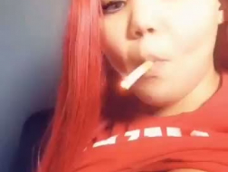 Big boob fumar asiático expuesto