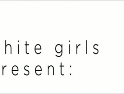 O pau preto teve um ótimo momento de brincadeira com garotas bonitas e brancas, com seios grandes e toda a beleza de sobra