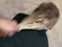 Blonden Teeny lässt sich mit Dildo anal ficken