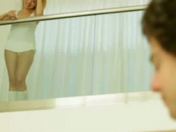 Loira sensual, Asa Akira foi fodida com força em uma sala de massagem e se divertiu