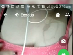 Enorme estrella porno asiática boob utiliza dos consoladores