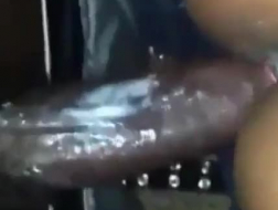 Ebony europeisk babe får anus strukket vidt åpent av en massiv svart kuk