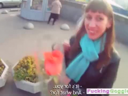 Una mora russa con i capelli rosa è una pornostar molto eccitante, a cui piace scopare come un matto