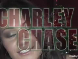 Blond nerd Charley Chase ssie kutasa wielokrotnie podczas meczu stonóg