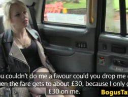 La minuta tassista britannica prende in giro con un improbabile blocco del conducente