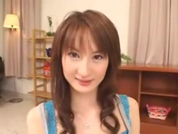 Japans model Taketake Hadoken pussyeaten door haar man na het nemen van enorme lul