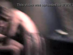 Rondborstige tiener pronkt op webcam